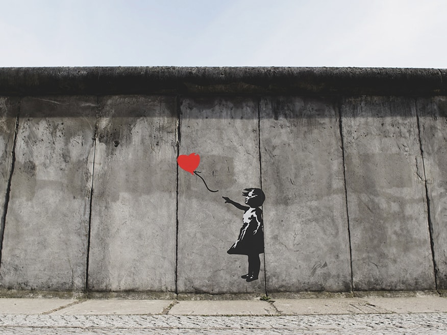 Banksy petite fille ballon mur de Berlin