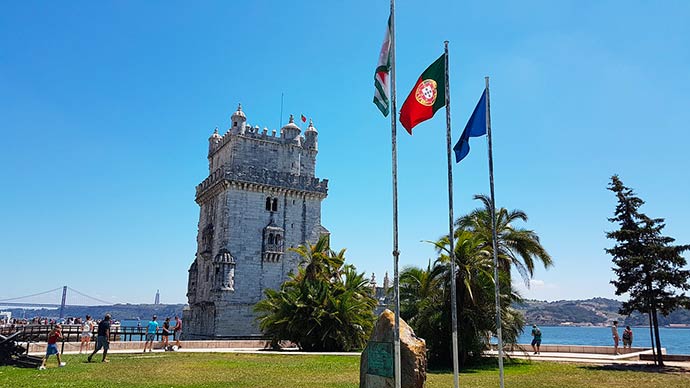 Promenade vers Tour de Belem en voyage scolaire