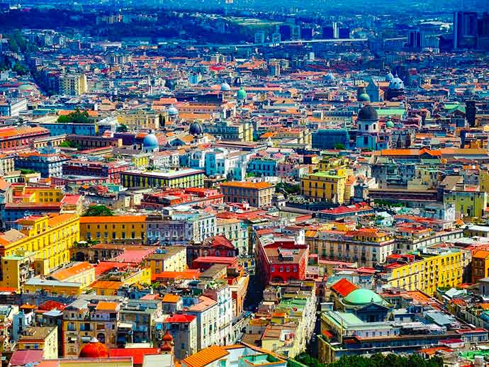 Centre ville de Naples vue du ciel bâtiments colorés