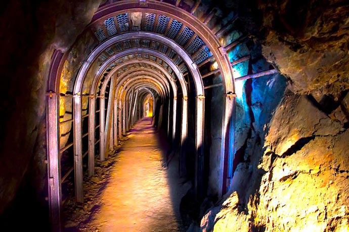 Visite d'une mine d'argent en voyage scolaire collège lycée