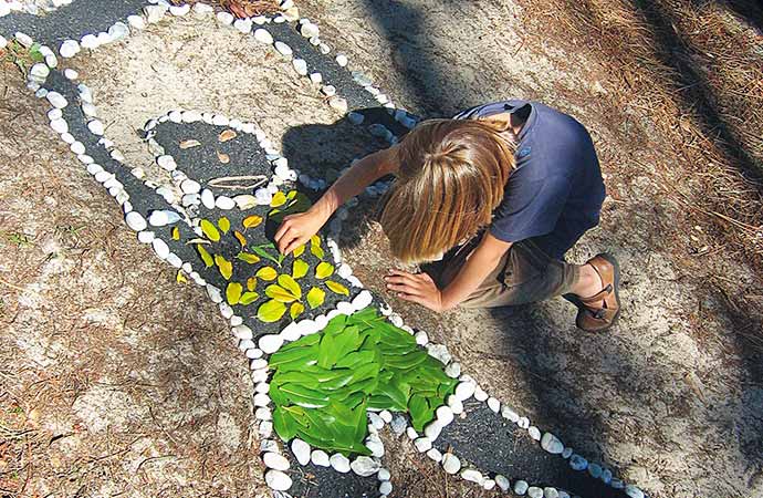 Image atelier-landart-éléments-naturels Classe de découverte Côté Découvertes