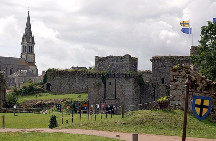 Visite du Château Tiffauges en voyage scolaire
