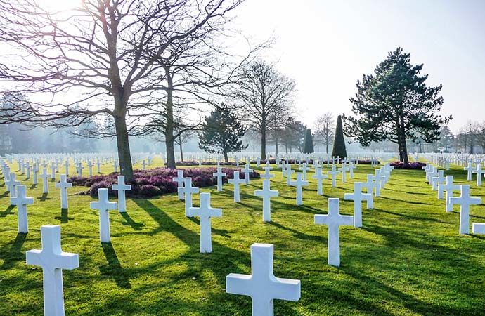 Image cimetiere-guerre Classe de découverte Côté Découvertes