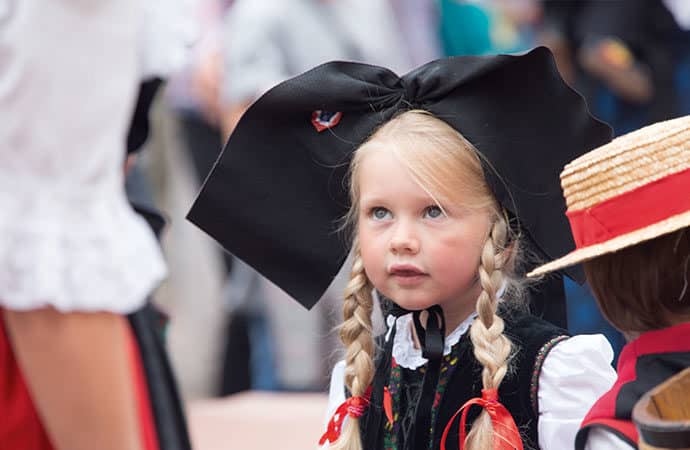 Image costume-alsace Classe de découverte Côté Découvertes