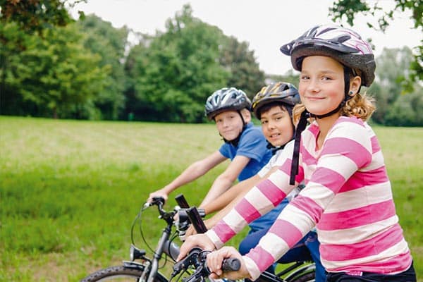 Image enfants-en-vtt Classe de découverte Côté Découvertes