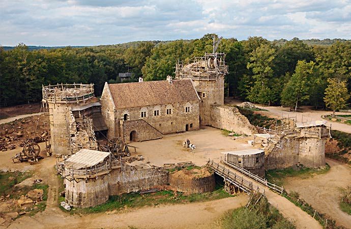 vue aérienne de guedelon patrimoine moyen-âge