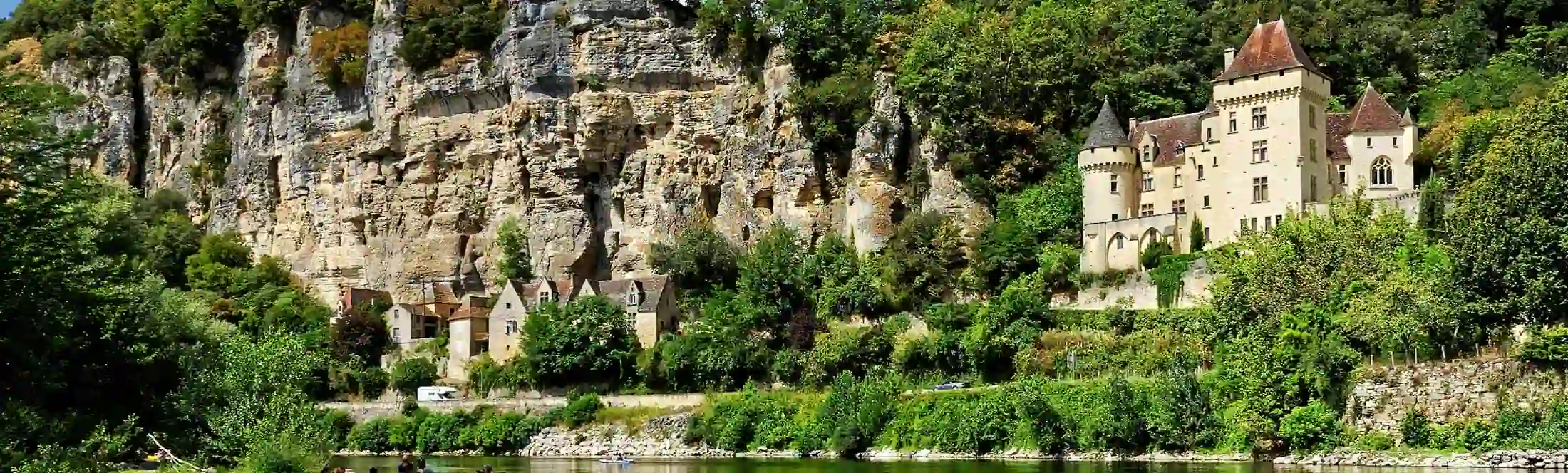 Visite des troglodytes en classe de découvertes Périgord