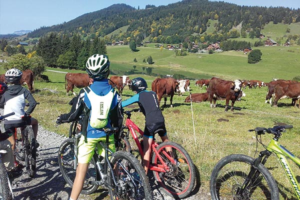 Image vtt-dans-les-aravis Classe de découverte Côté Découvertes