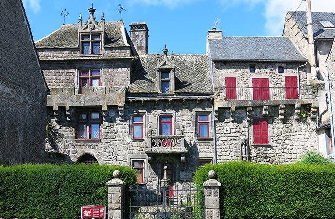 besse-en-chandesse cité-médiévale patrimoine