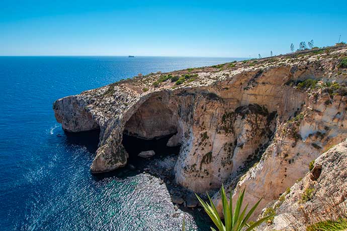 Découverte du site de la Grotte Bleue en voyage scolaire à Malte