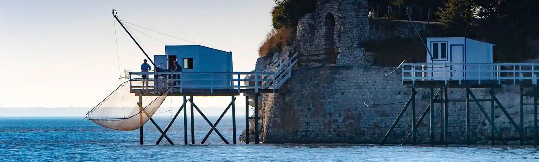 Classe de mer en loire atlantique : vue sur les cabanes de pêcheurs en bord de côte