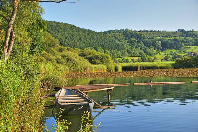 Image lac-pavin maar Classe de découverte Côté Découvertes