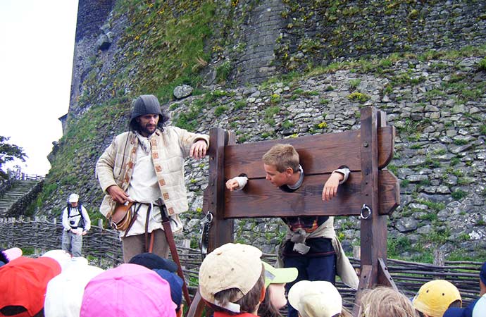 image activité-enfant-epoque-medievale classe de découverte Côté Découverte 
