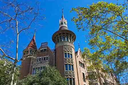 casa de les punxes architecture modernisme à barcelone