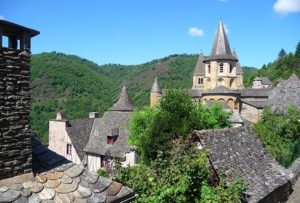 Image village conques Classe de découverte Côté Découvertes