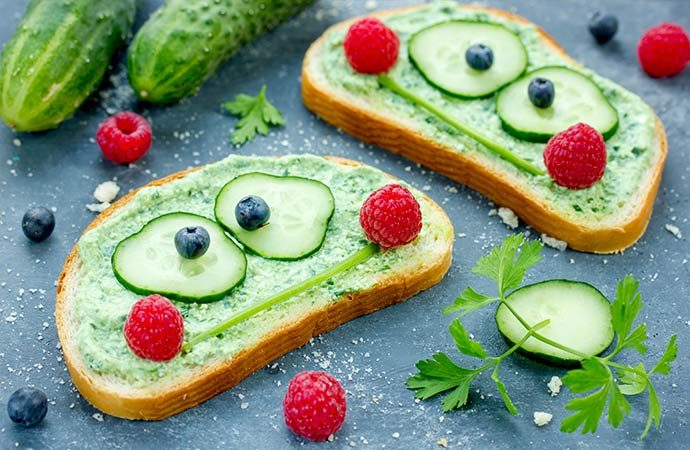 Tartines fruits et légumes visages rigolos art culinaire