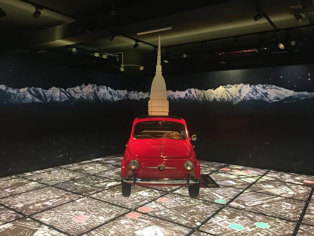 Fiat 500 rouge dans le musée national de l’automobile