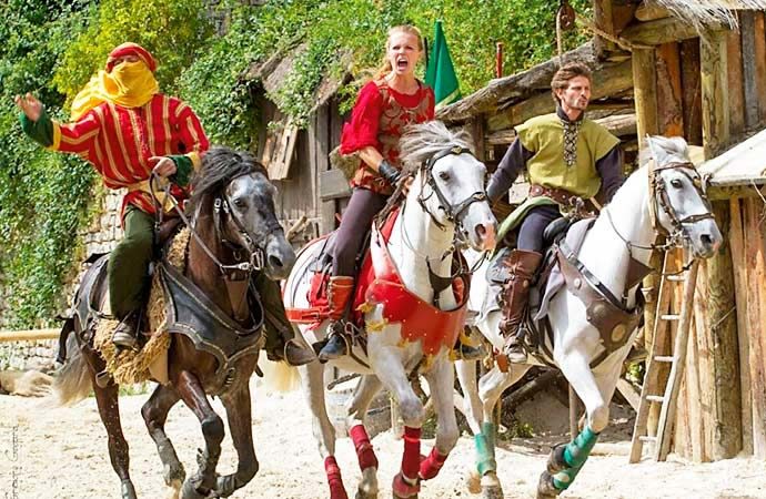 spectacle médiéval chevaliers dans la ville de provins
