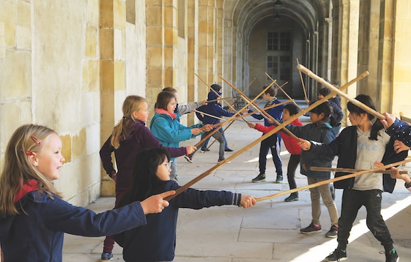 image escrime-renaissance-classes sans cartable côté découvertes