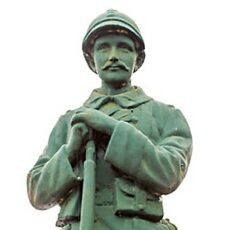 statue-soldat-guerre statue d'un soldat de guerre