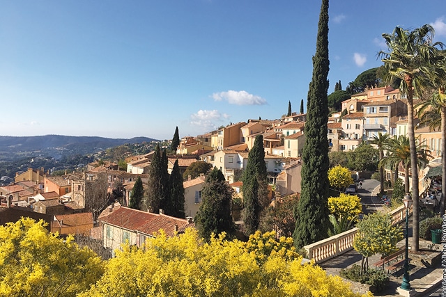 Village Bormes-les-mimosas classe de mer côte d'azur