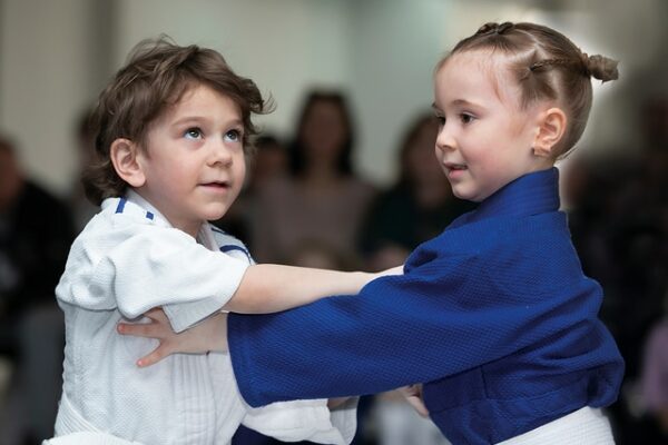 activité enfant initiation aux sports à préjugé