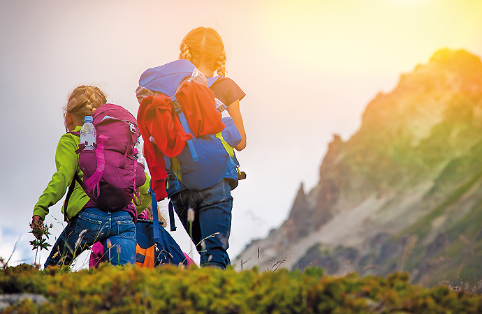 Élèves en sortie scolaire naturaliste sur la faune et la flore du Queyras