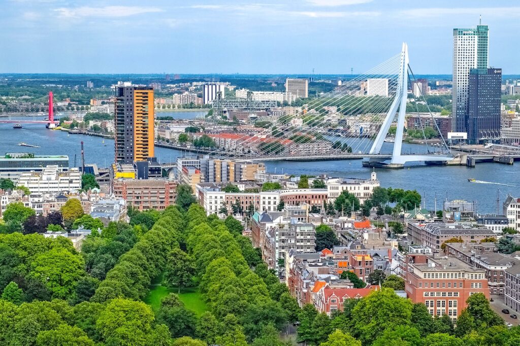 Rotterdam et Anvers : villes portuaires