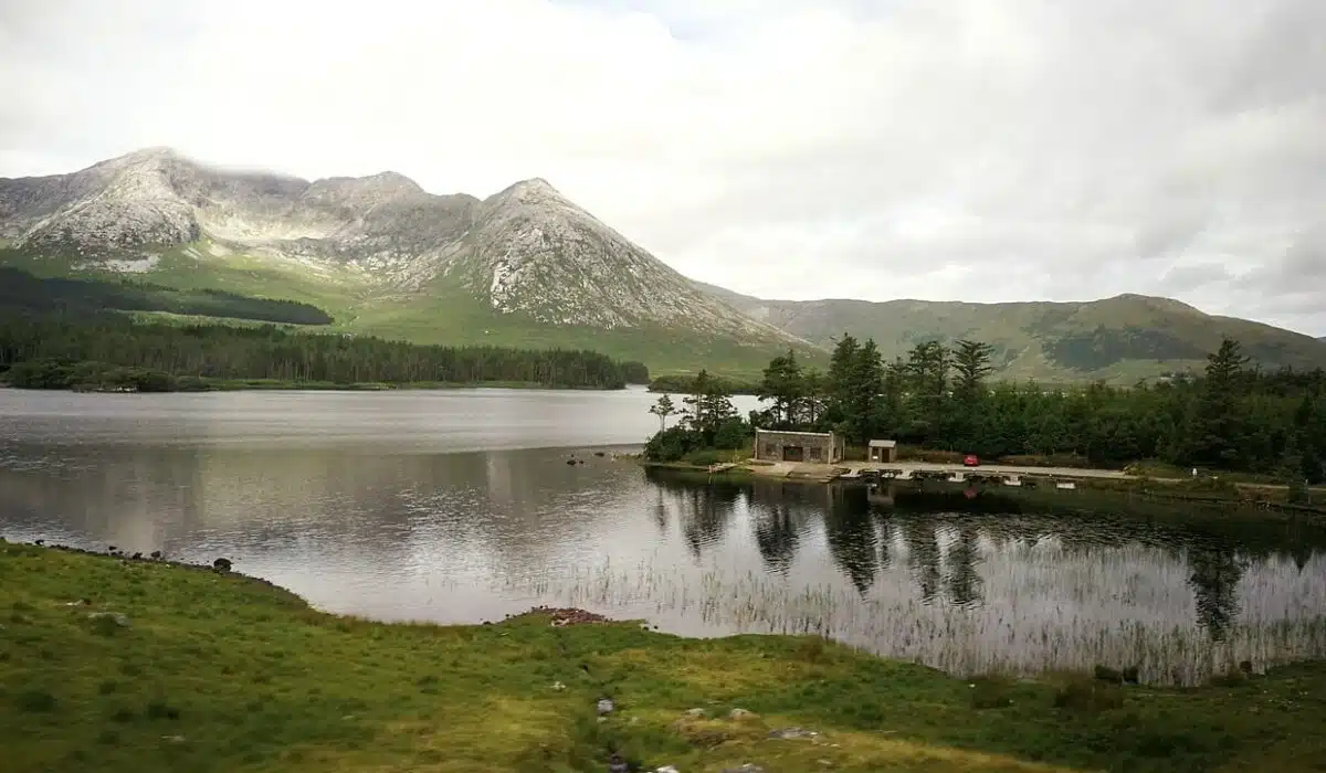 Parc national Connemara et lac en Irlande nature