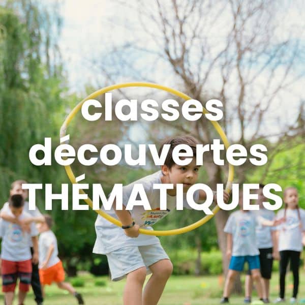 élèves jouant dehors classe decouverte