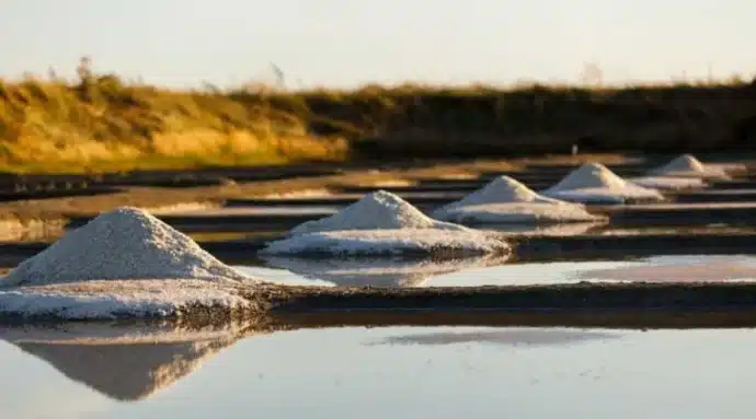 les marais salants de guérande tas de sel