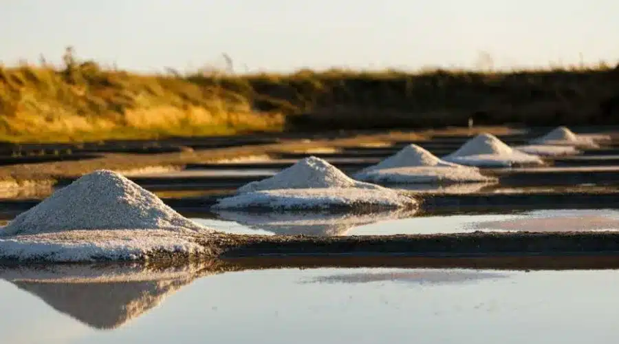les marais salants de guérande tas de sel
