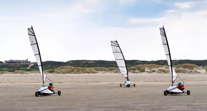 élèves en activité char à voile