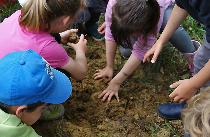 enfants activité jardin