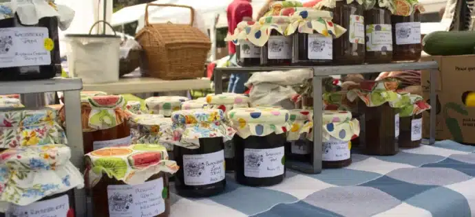 vente confiture pour récolter fonds pour voyage scolaire