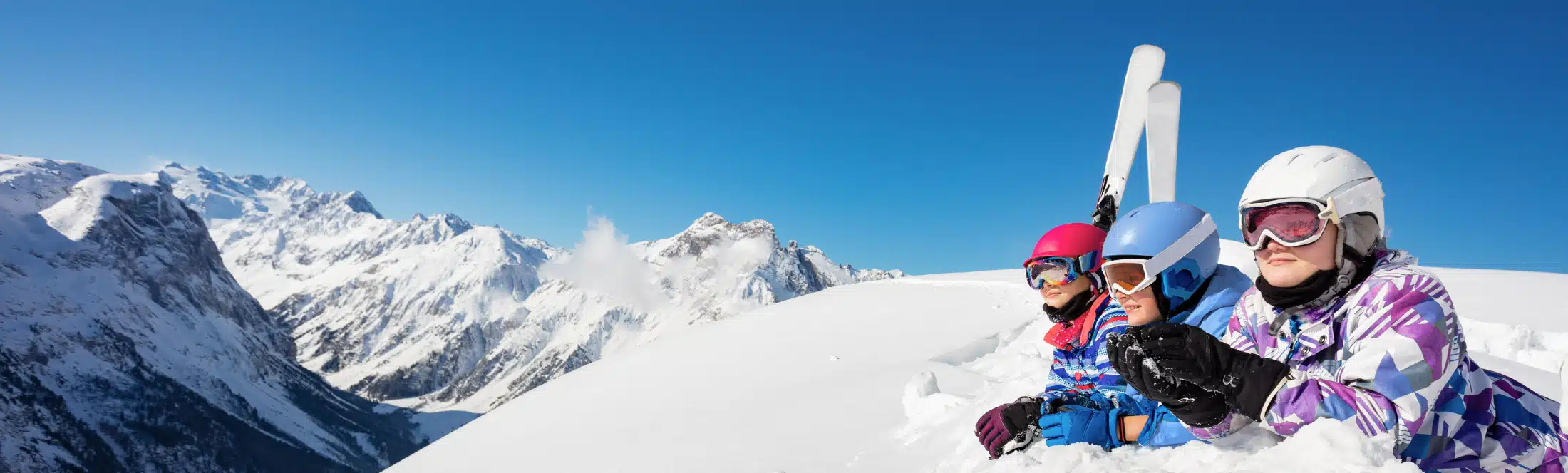 élèves de cm2 en classe de neige en montagne