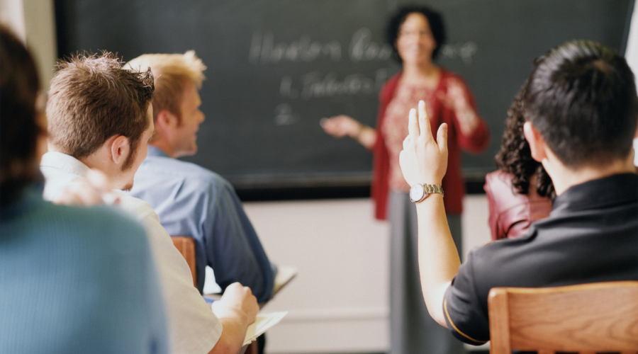 familles en réunion pour un voyage scolaire