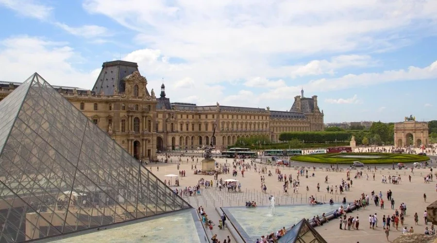monument louvre paris tourisme élèves