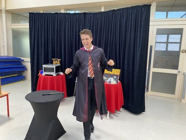 spectacle de magicien sur le thème sorciers de poudlard