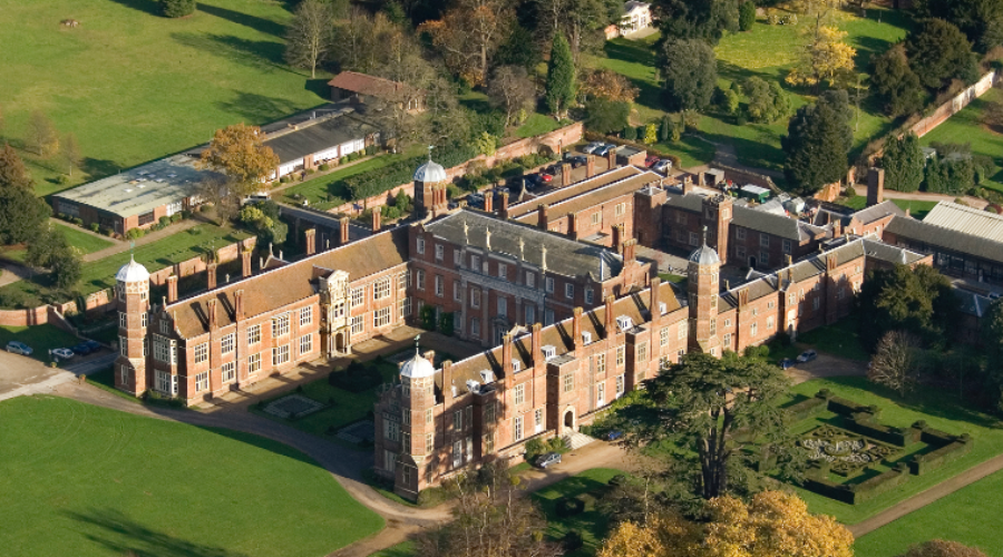 vue-aérienne-cobham-hall vue aérienne de cobham hall en angleterre