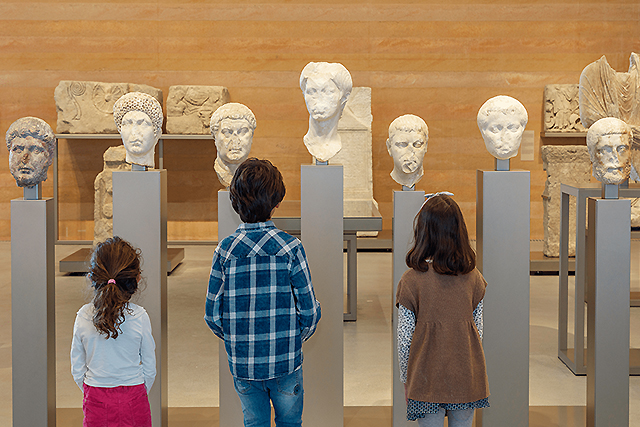 élèves au musée gallo-romain Narbo Via © Narbo Via
