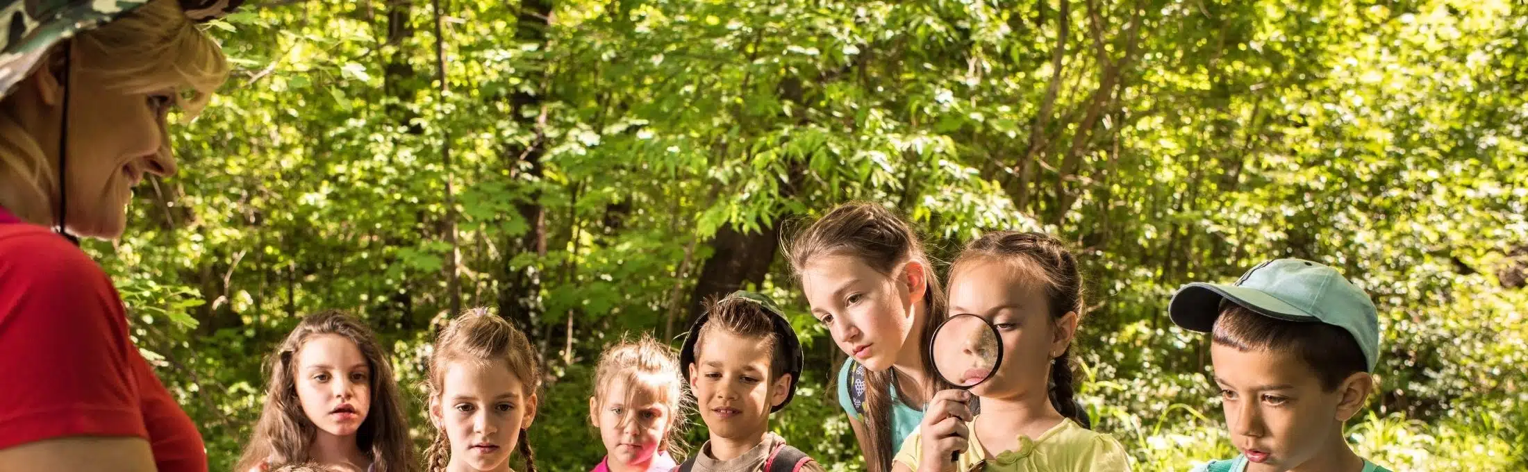 élèves encadrés en voyage scolaire