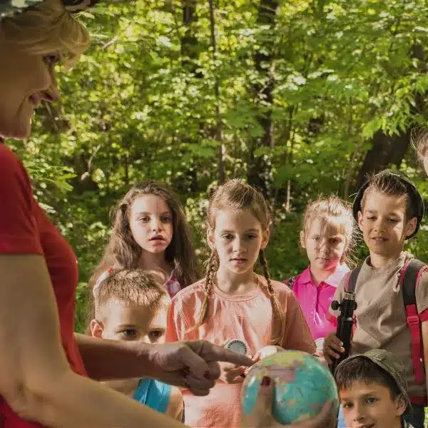élèves encadrés en voyage scolaire