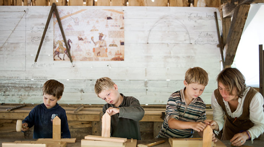 Image atelier-bois-enfants Classe de découverte Côté Découvertes