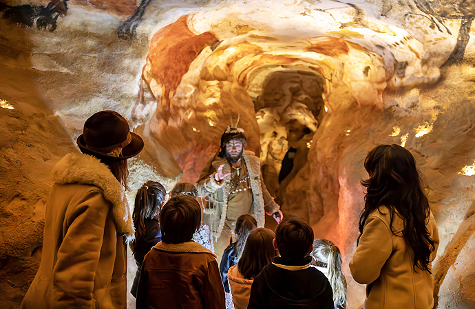 visite_contee_de_lascaux_iv_© Déclic & Décolle Visite guidée d'un groupe scolaire aux grottes de Lascaux IV
