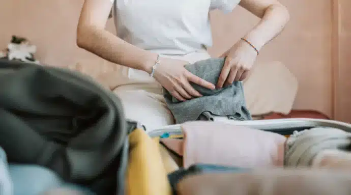 vetements-valise-enfant-voyage-scolaire Préparation des vêtements pour la valise de son enfant qui part en voyage scolaire