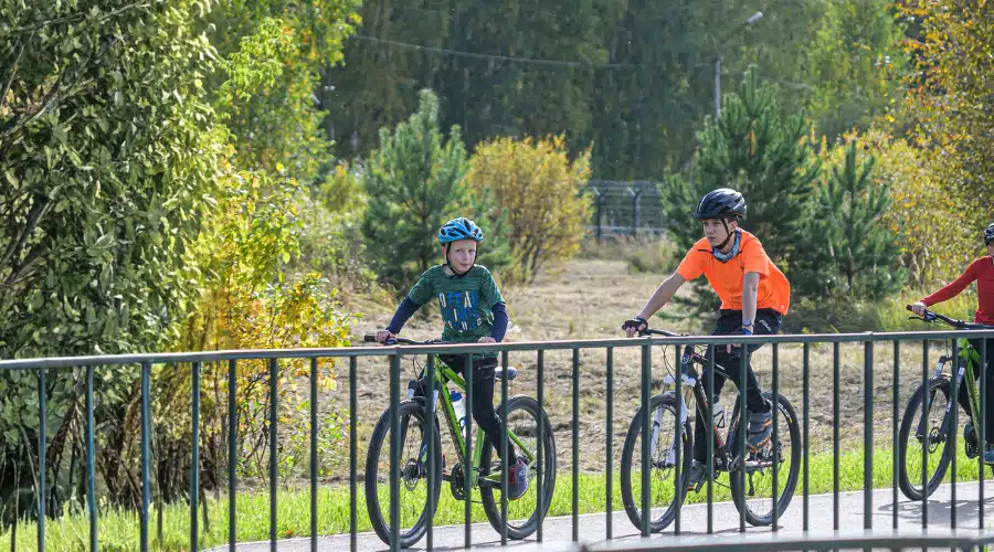 eleves-nature-vélo-automne eleves en sortie nature à vélo en automne