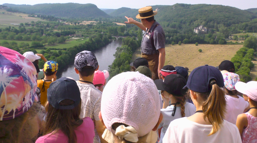 objectifs-pedagogique-perigord-rentree Élèves et intervenant pédagogique dans le Périgord en séjour de rentrée