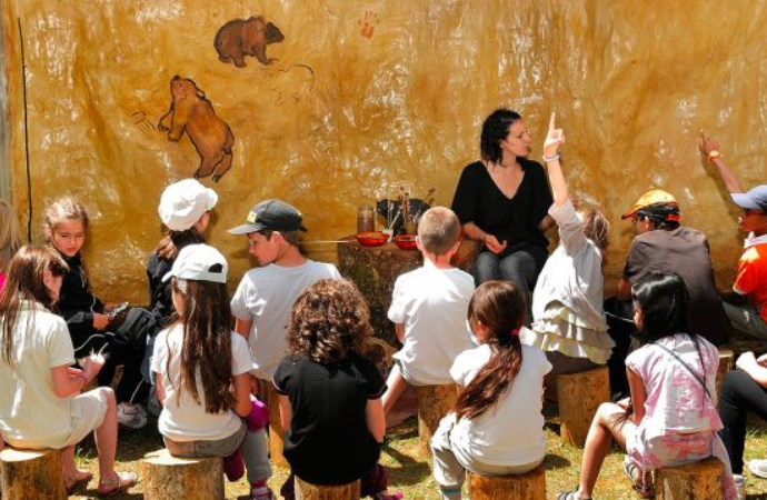 élèves visite régourdou et initiation art rupestre