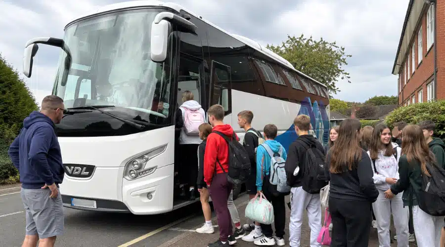 autocar en voyage scolaire en Angleterre